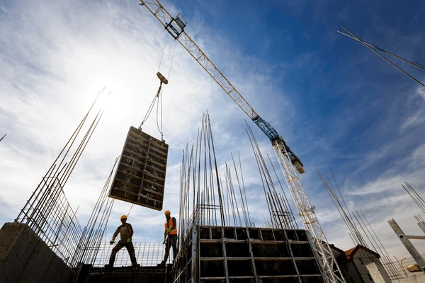 Crane hire for roof installation Endeavour Hills