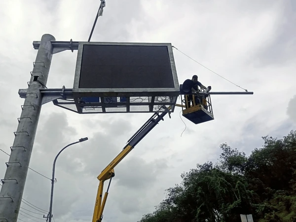 Outdoor Billboard Installation Clayton