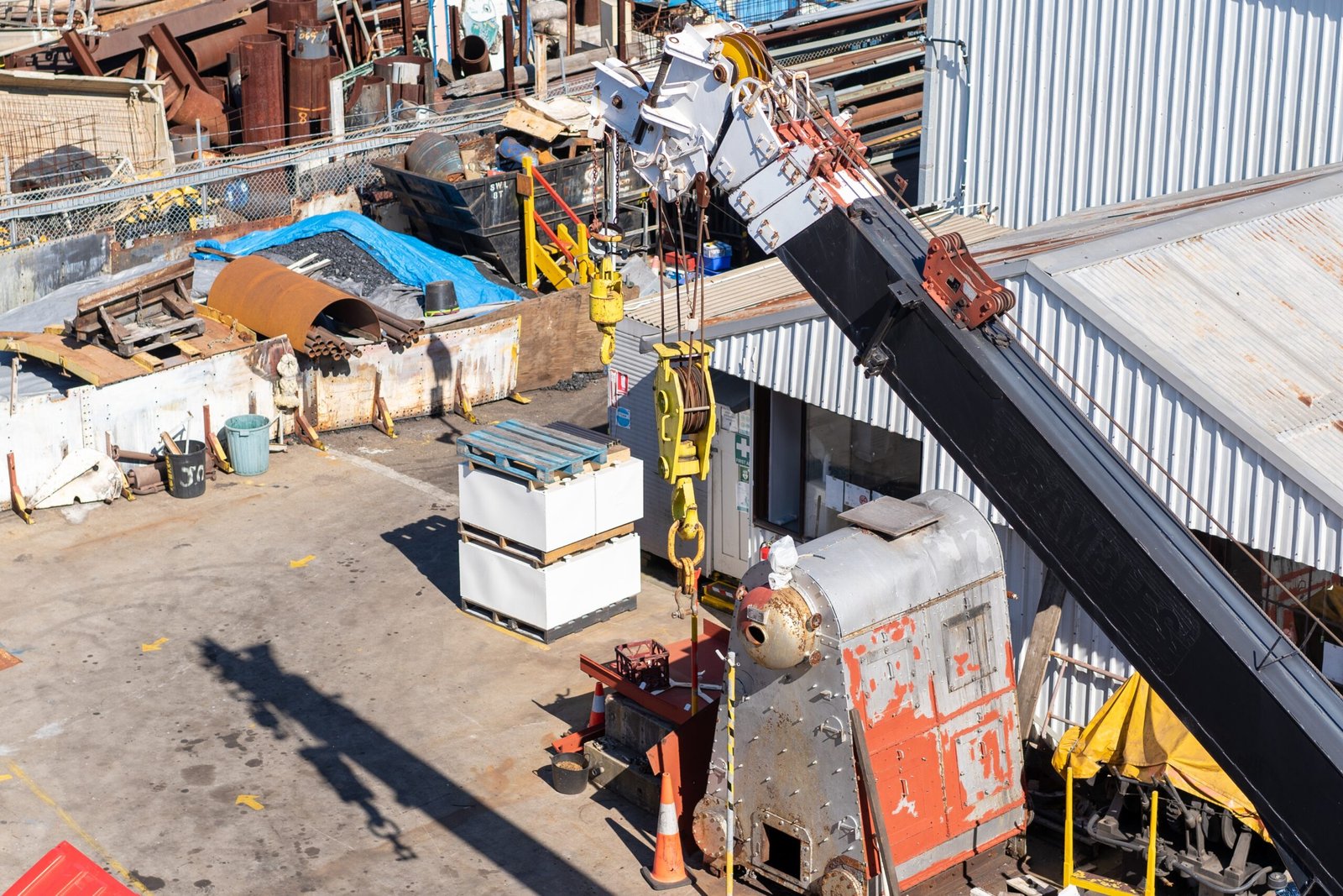 Crane hire for machinery relocation Berwick